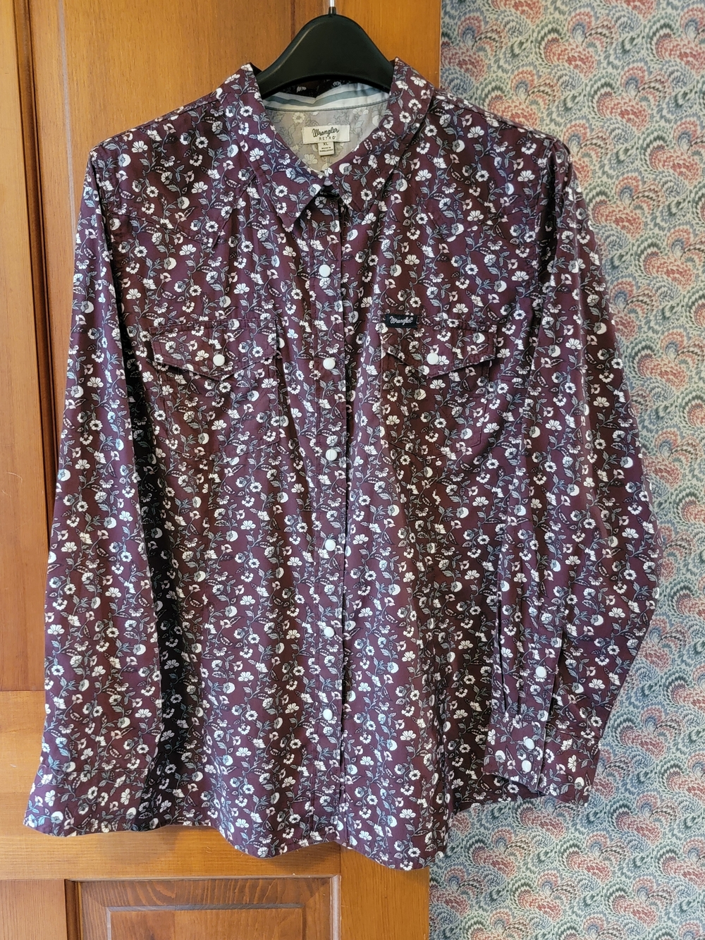 Wrangler Retro Womens Pearl Snap Shirt XL Maroon Floral Western Long Sleeve